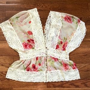 ‼️LAST CHANCE‼️ Lace Trim Deep V Top